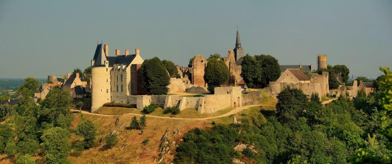 Logis De La Helberdiere Cosse-en-Champagne Exterior photo
